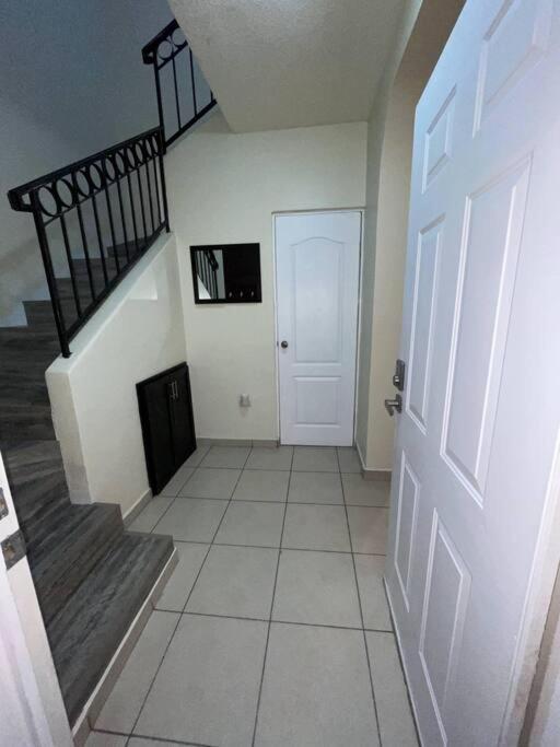 Casa Eliseos, A 5 Minutos De La Linea Fronteriza Villa Nogales  Bagian luar foto