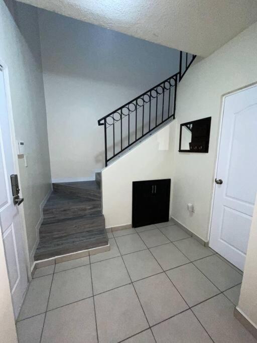 Casa Eliseos, A 5 Minutos De La Linea Fronteriza Villa Nogales  Bagian luar foto